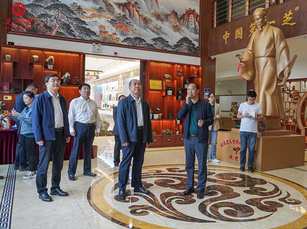 泰安市委常委、常务副市长常绪扩视察芝人堂产业园(图2)