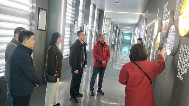 德阳市科协领导莅临芝人堂调研创新驱动发展(图3) 德阳科协 (42).jpg